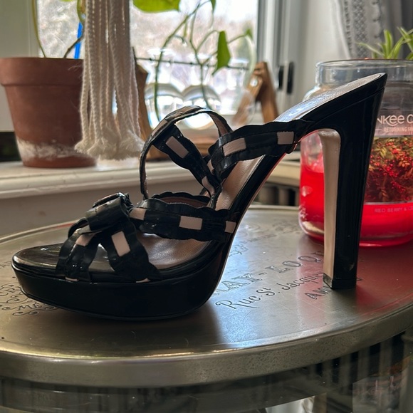 Sexy Valentino strappy heels! - Picture 4 of 4